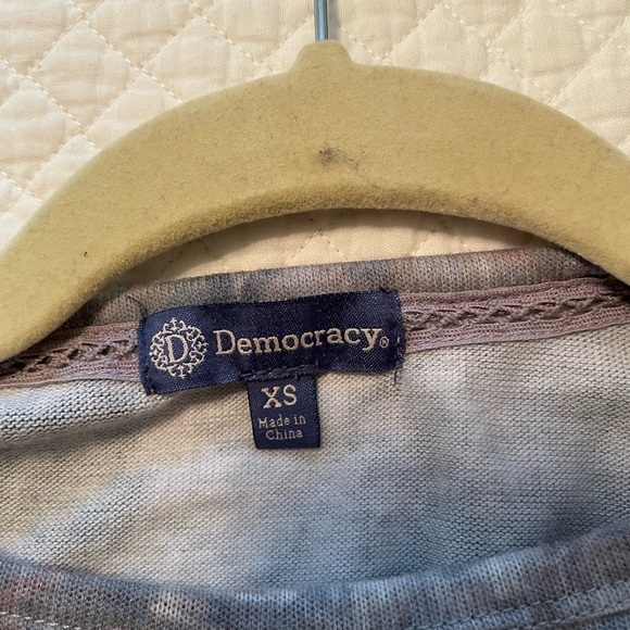 Women's Gray Floral Top - Picture 2 of 2